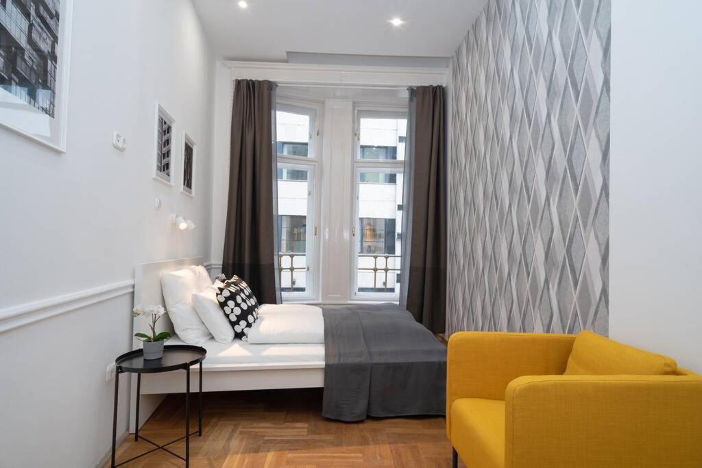 Apartamento Located, 150 M2 5 Bedrooms Apt., *